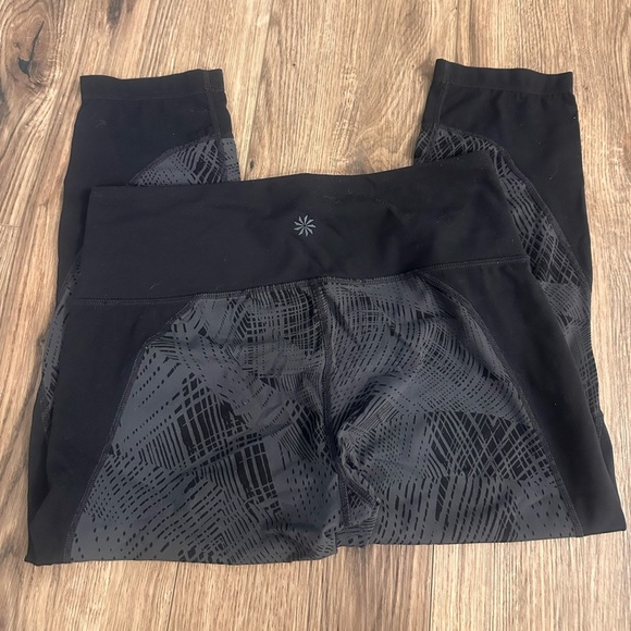 Athleta Salutation Palm Print Cropped Leggings M EXCELLENT CONDITION black - Picture 5 of 5